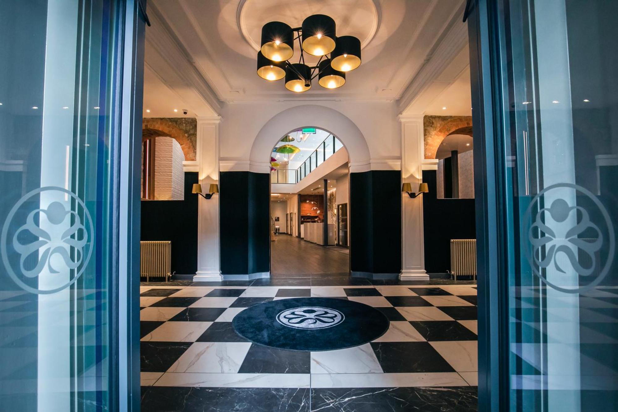 Sandman Signature Aberdeen Hotel & Spa ภายนอก รูปภาพ